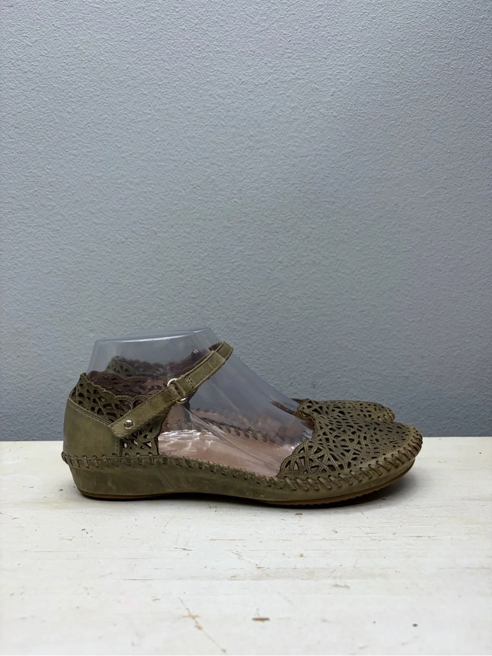 PIKOLINOS green leather
